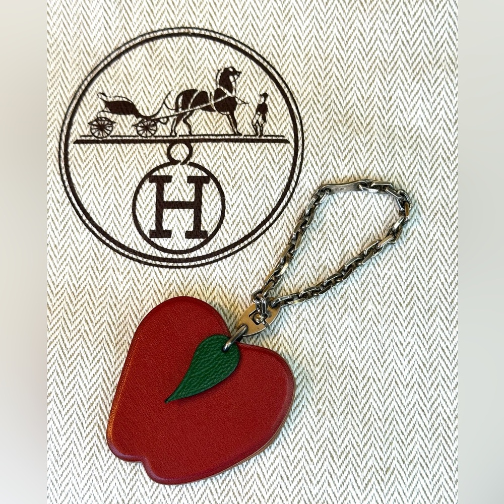 Hermes Apple Leather Bag Charm Key Green Leaf silver tone chain link closure